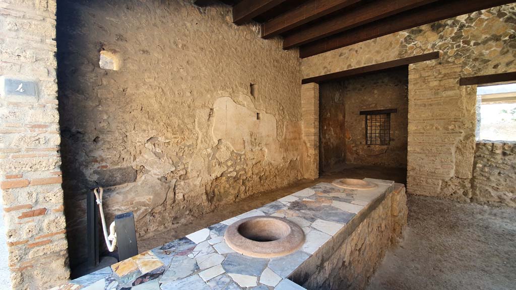 I.9.4 Pompeii. July 2021. Looking towards east wall of bar-room.
Foto Annette Haug, ERC Grant 681269 DÉCOR.
