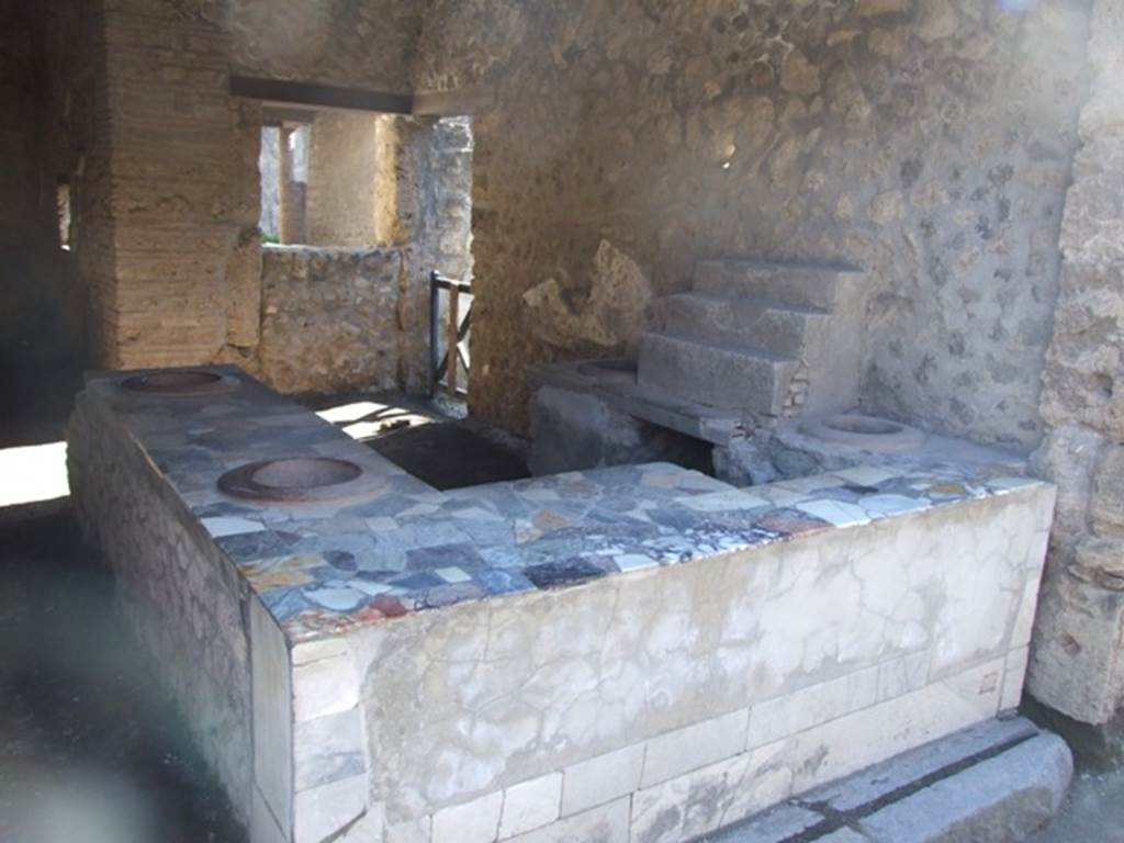 I.9.4 Pompeii.  March 2009.  West wall and counter.