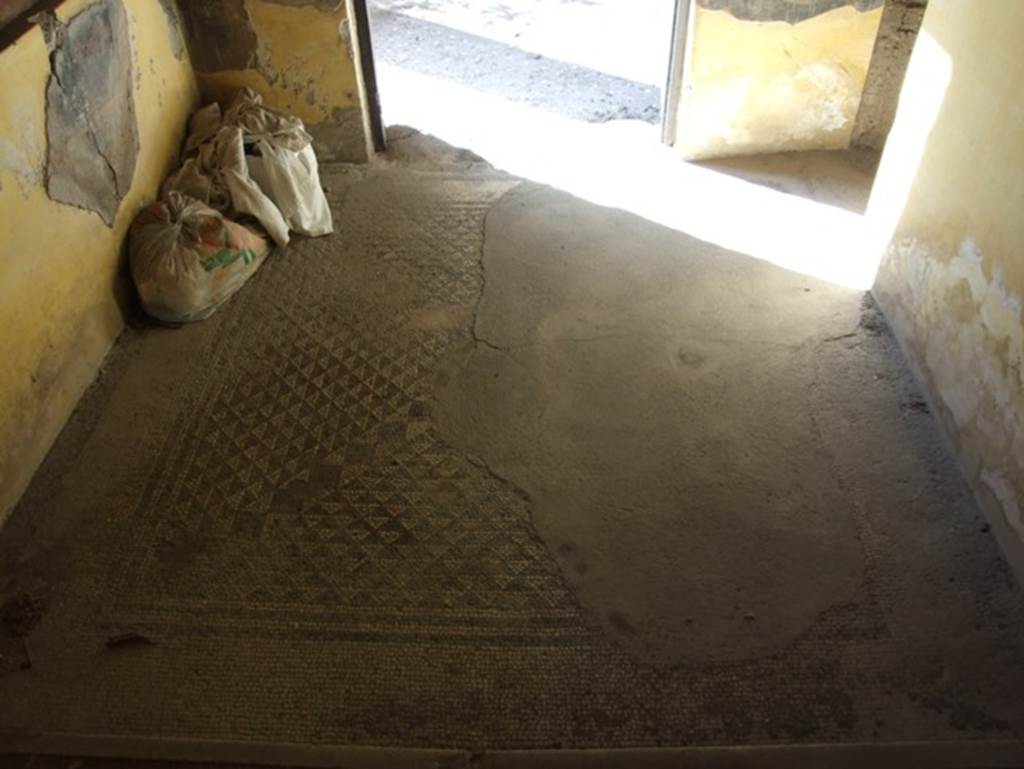 I.9.5 Pompeii. September 2017. Room 11, looking east towards area for raised bed.
Foto Annette Haug, ERC Grant 681269 DÉCOR.

