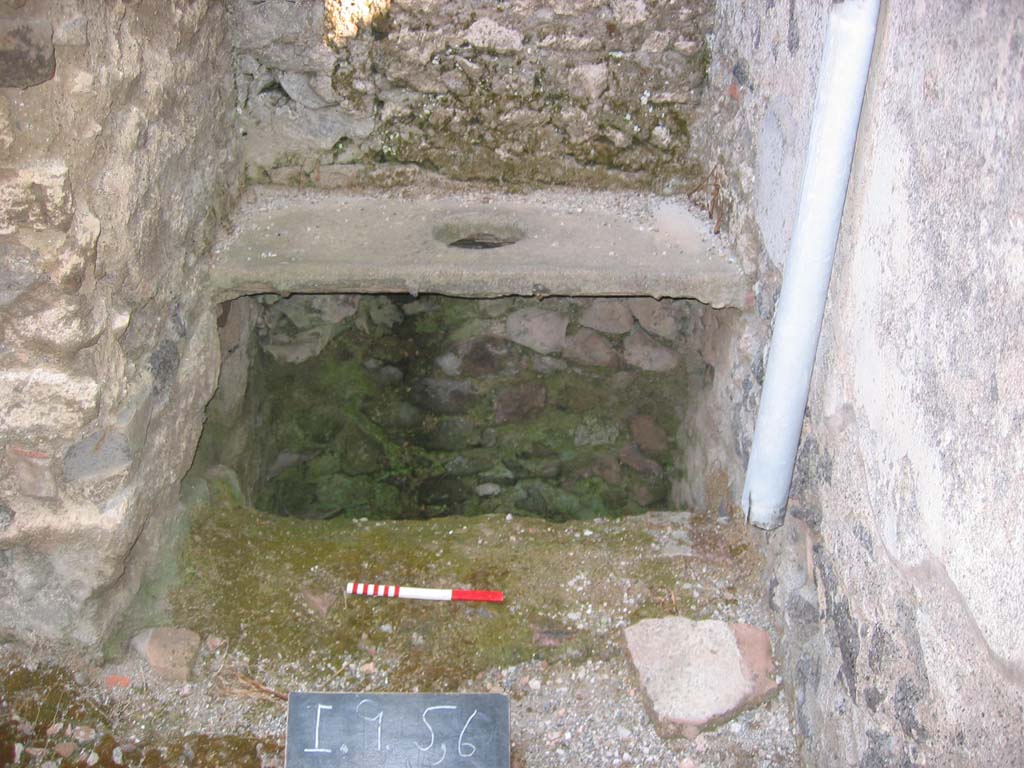 I.9.5 Pompeii. July 2006. Room 15, latrine. Photo courtesy of Barry Hobson.