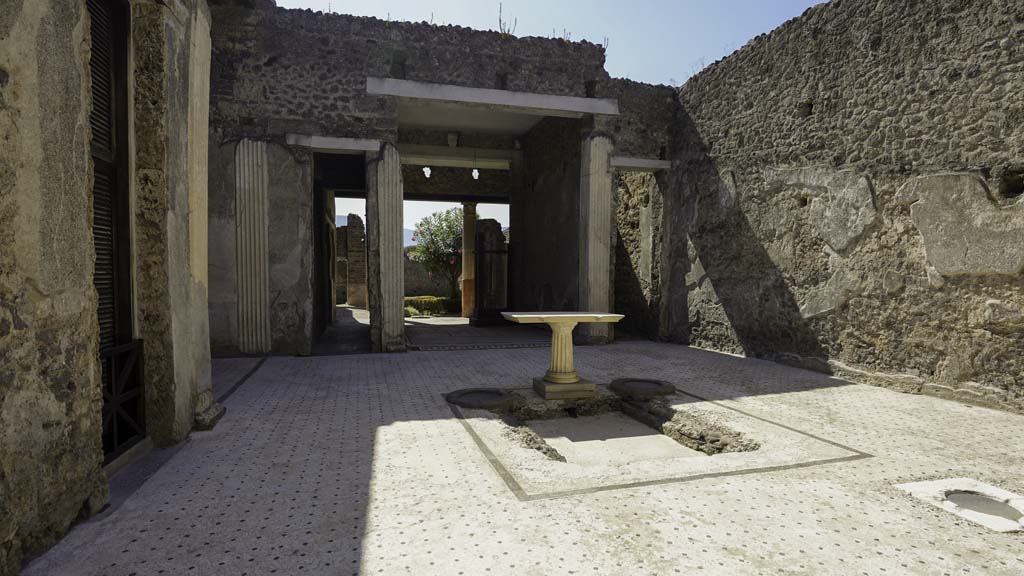 I.9.5 Pompeii. December 2018. Room 3, looking south across impluvium towards tablinum. Photo courtesy of Aude Durand.