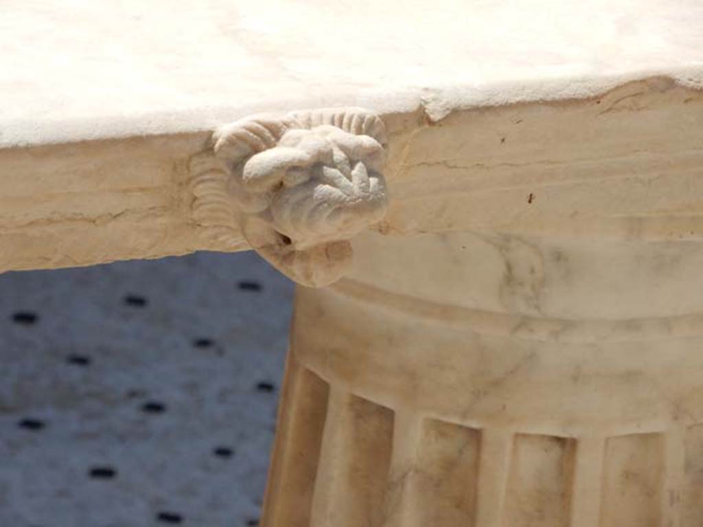 I.9.5 Pompeii, May 2018. Room 3, detail of feature on front of table near impluvium. Photo courtesy of Buzz Ferebee.