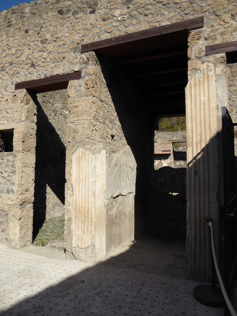 I.9.5 Pompeii. May 2017. Doorway to room in north-west corner of atrium, next to entrance corridor, on right.  Photo courtesy of Buzz Ferebee.

