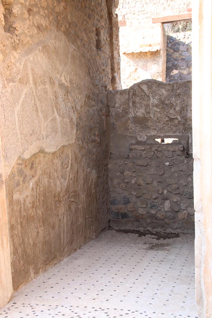 I.9.5 Pompeii. March 2009. Room 3.  Atrium.  Doorway to room 2 in north west corner.