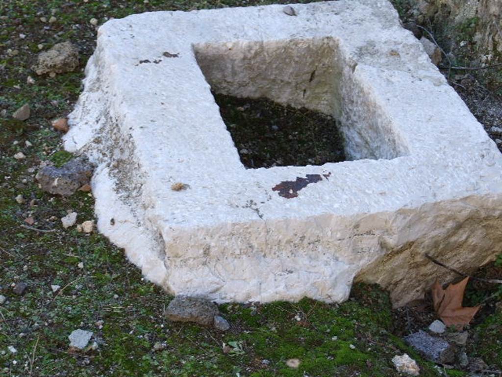 I.9.10 Pompeii. December 2006. Cistern-mouth in atrium.