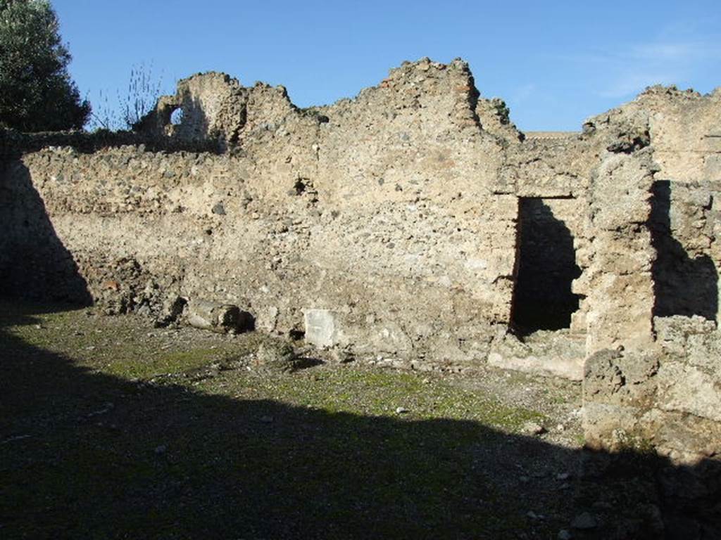 I.9.10 Pompeii. December 2006.  North wall of garden, with doorway linking to I.9.9.  