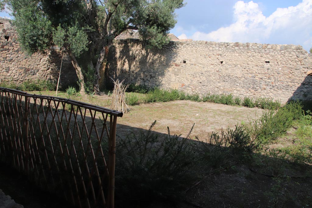 I.9.14 Pompeii. October 2022. Room 1, upper garden area, looking north-east. Photo courtesy of Klaus Heese.

