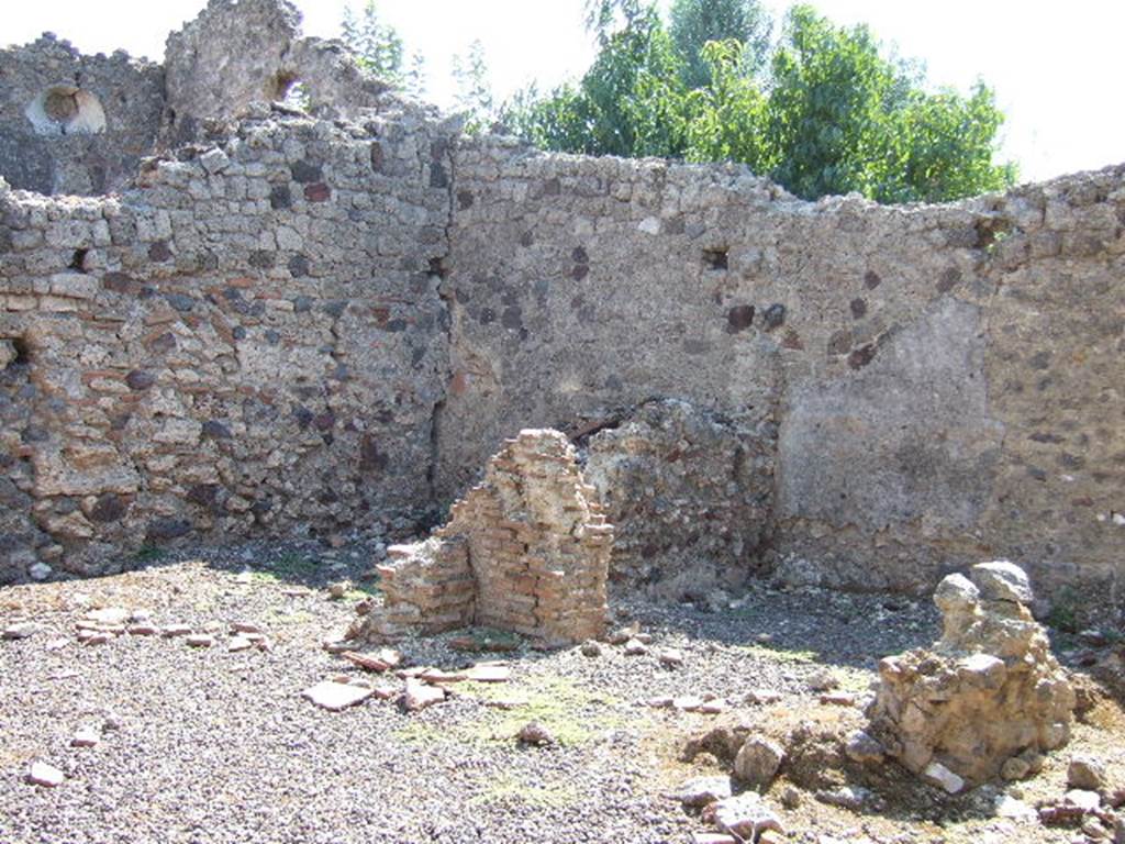 I.9.15 Pompeii. September 2005. South-east corner.