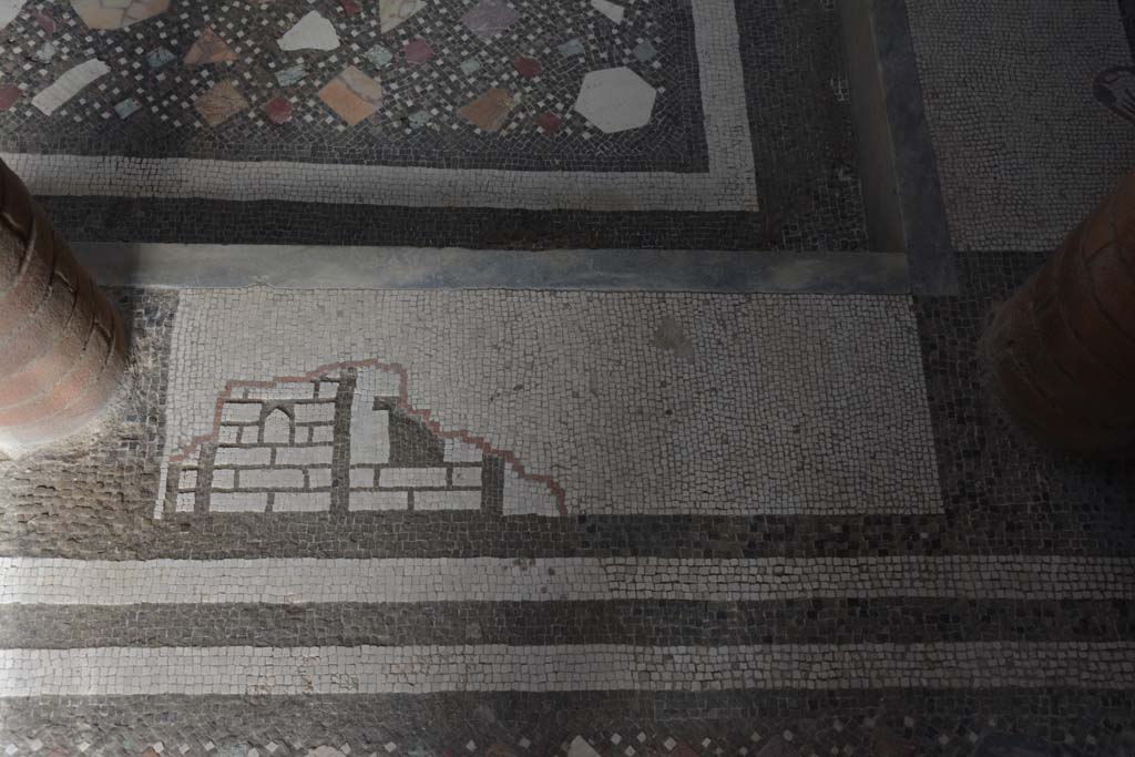 I.10.4 Pompeii. September 2019. Room 46, mosaic of a building.
Foto Annette Haug, ERC Grant 681269 DÉCOR.
