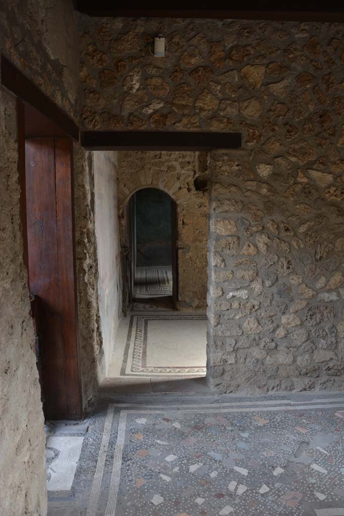 I.10.4 Pompeii. September 2019. Room 46, looking south through doorway into room 47, tepidarium.
Foto Annette Haug, ERC Grant 681269 DÉCOR.
