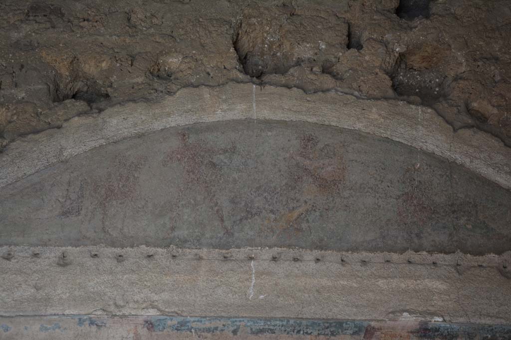 I.10.4 Pompeii. September 2019. Room 47, east wall, detail of remaining painted figures showing Hercules, Deianira and Nessus.
Foto Annette Haug, ERC Grant 681269 DÉCOR.
