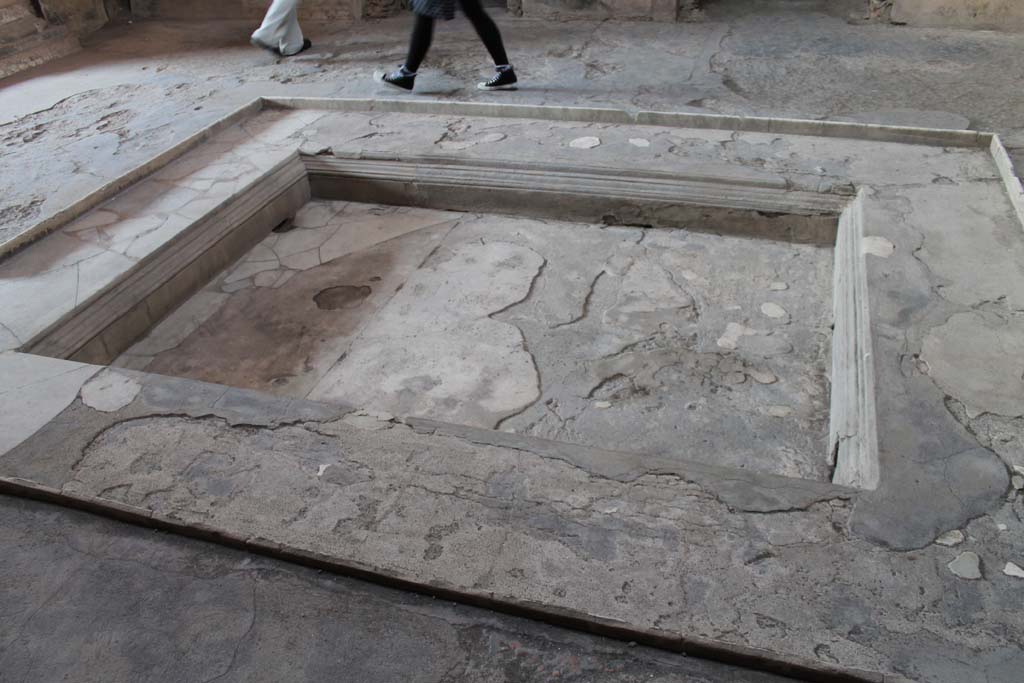 I.10.4 Pompeii. December 2018. Looking south across impluvium in atrium towards the garden area. Photo courtesy of Aude Durand.

