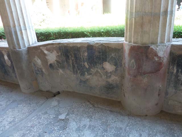 I.10.4 Pompeii. October 2017. Looking north along painted pluteus from west portico.
Foto Annette Haug, ERC Grant 681269 DCOR.
