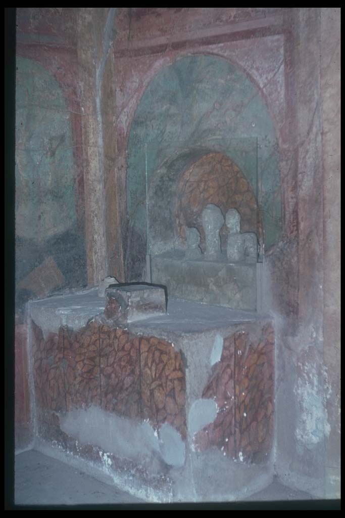 I.10.4 Pompeii. December 2018. 
Alcove 25, altar to household gods against west wall. Photo courtesy of Aude Durand.


