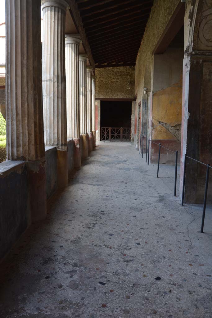 I.10.4 Pompeii. September 2019. Looking towards south side of south portico, from south-west corner.
Foto Annette Haug, ERC Grant 681269 DCOR.
