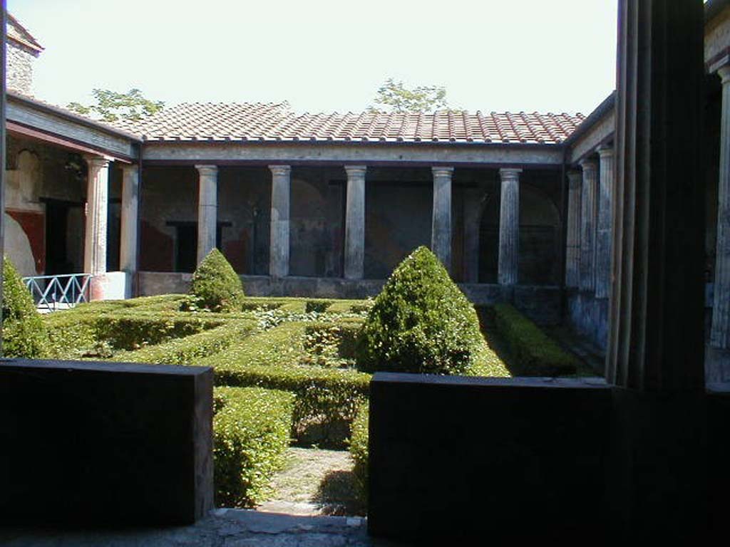I.10.4 Pompeii. December 2018. Peristyle garden, looking south. Photo courtesy of Aude Durand.