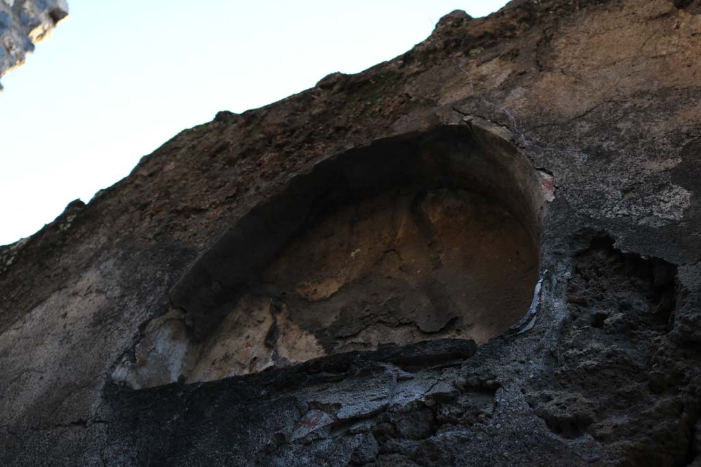 I.10.5 Pompeii. December 2018. Detail of niche on west wall of stairs. Photo courtesy of Aude Durand. 