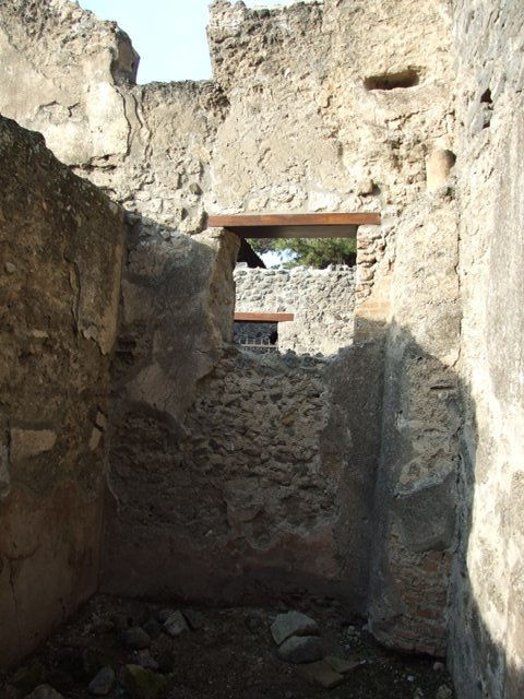 I.10.6 Pompeii. April 2017. Looking east through doorway into small room.
Photo courtesy Adrian Hielscher.
