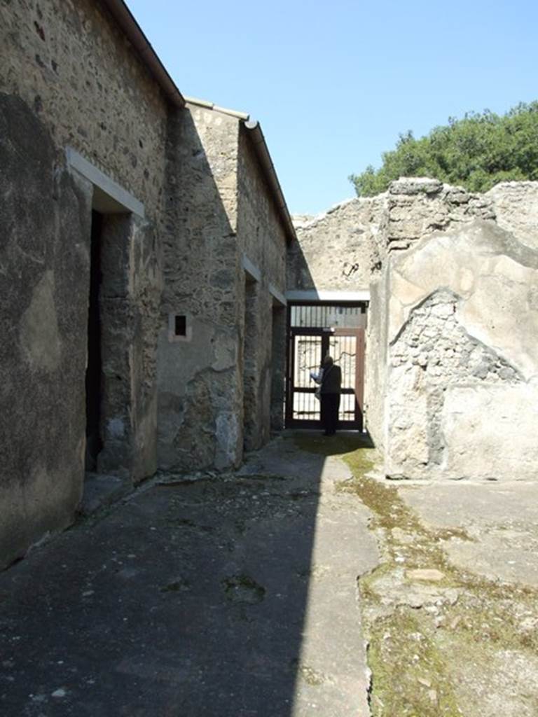 I.10.7 Pompeii. March 2009. Room 4, looking north to entrance from atrium.