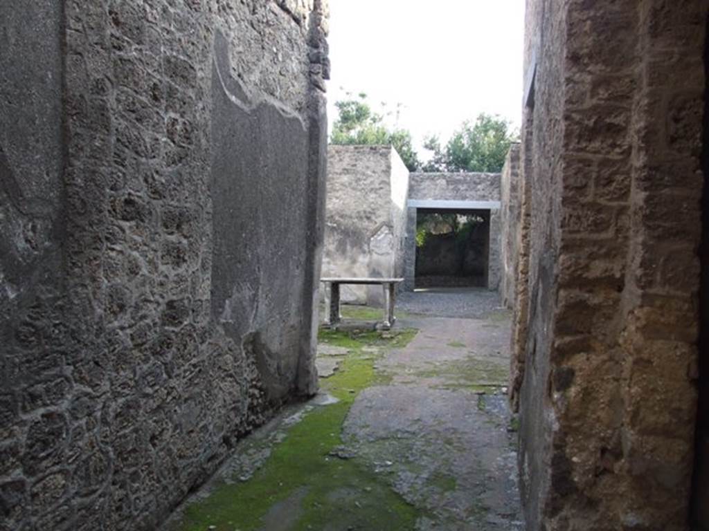 I.10.7 Pompeii.  December 2007.  Looking south across atrium from entrance corridor.
.