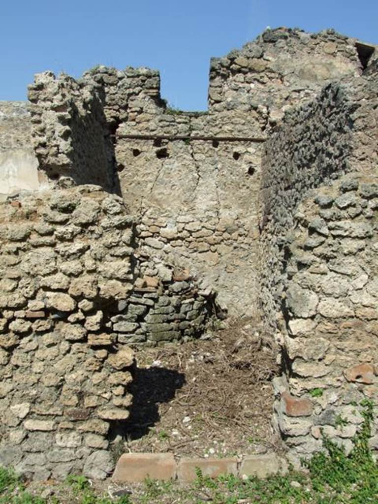 I.10.8 Pompeii. March 2009. Small room (exedra?) on north side of rear garden, room 11.