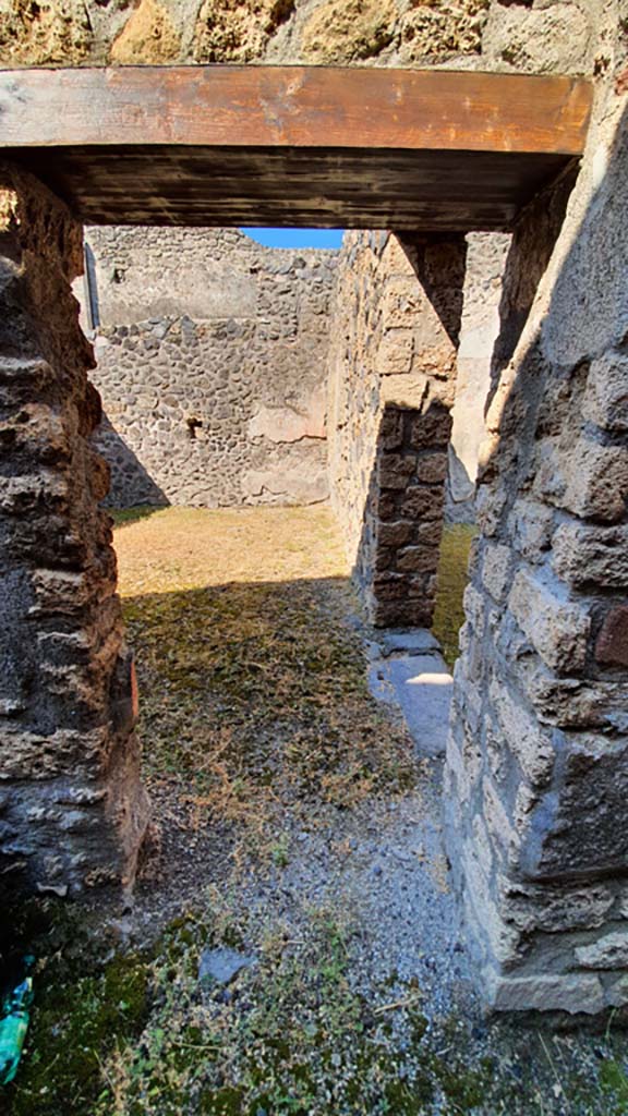 I.11.1 Pompeii. July 2021. 
Looking west from room with benches and lararium into other room on south side of bar-room.
Foto Annette Haug, ERC Grant 681269 DÉCOR.
