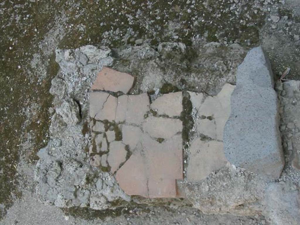 I.11.1 Pompeii. May 2003. Detail from south end of east counter. Photo courtesy of Nicolas Monteix.