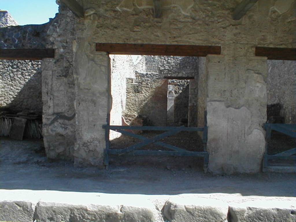 I.11.3 Pompeii.  May 2006.  Entrance.