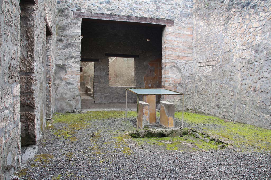 I.11.6 Pompeii. September 2004. Looking south across atrium and impluvium, with legs of table.