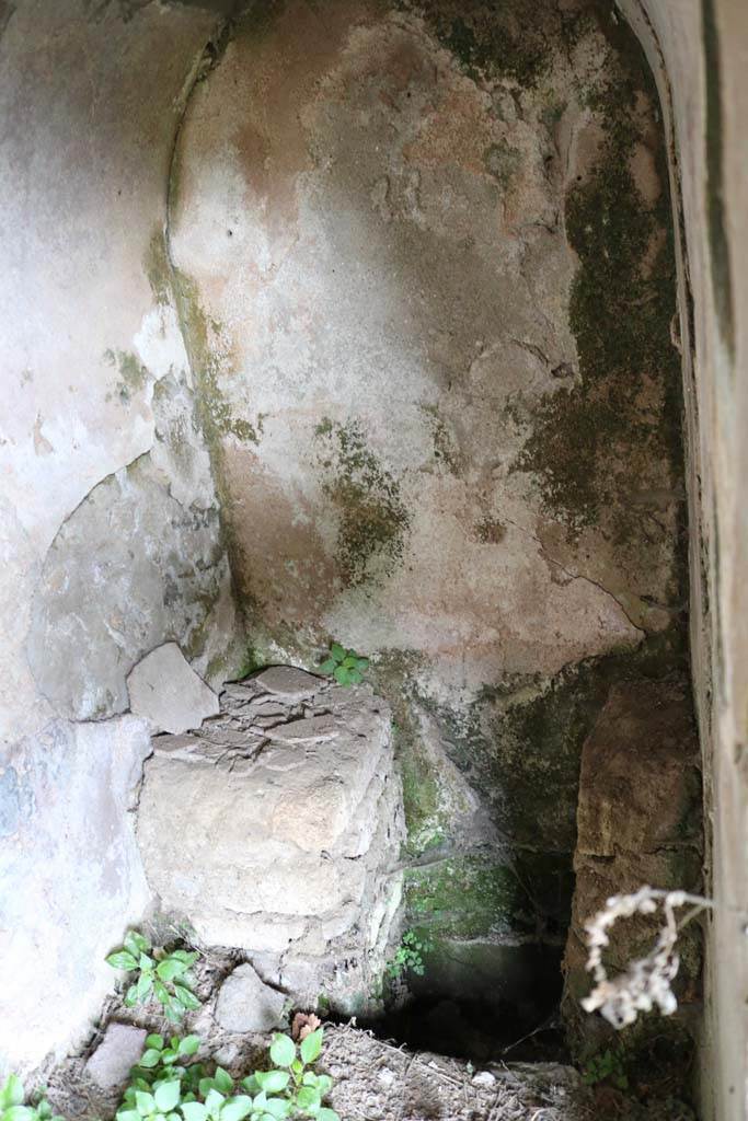 I.11.10 Pompeii. December 2018. Latrine. Photo courtesy of Aude Durand.