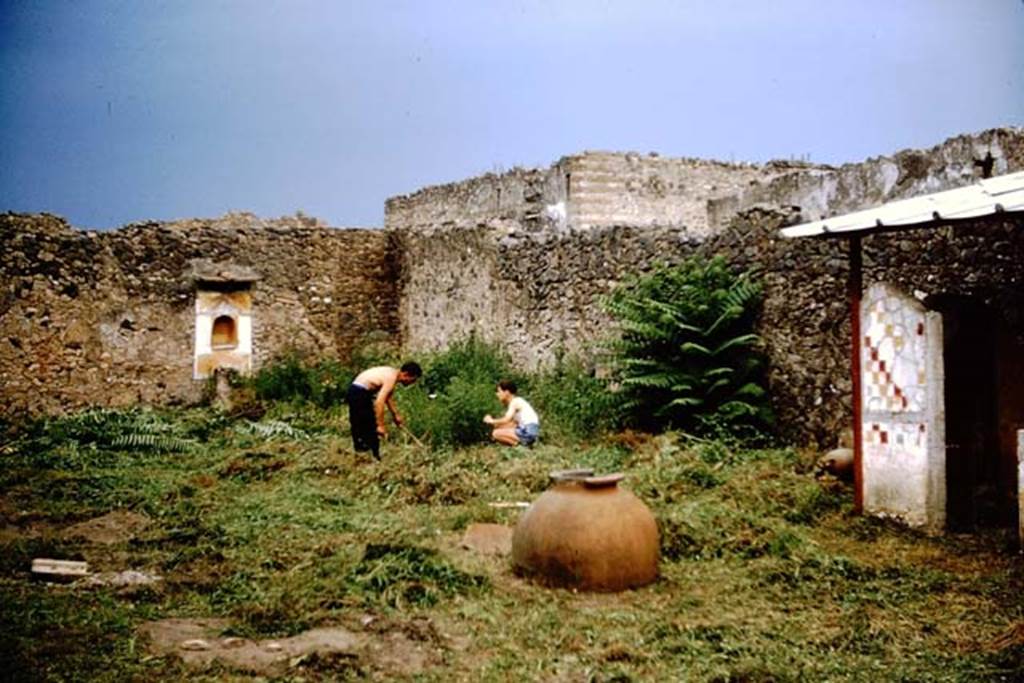 I.11.10 Pompeii. 1964. Looking east across area.  Photo by Stanley A. Jashemski.
Source: The Wilhelmina and Stanley A. Jashemski archive in the University of Maryland Library, Special Collections (See collection page) and made available under the Creative Commons Attribution-Non Commercial License v.4. See Licence and use details. J64f1509
