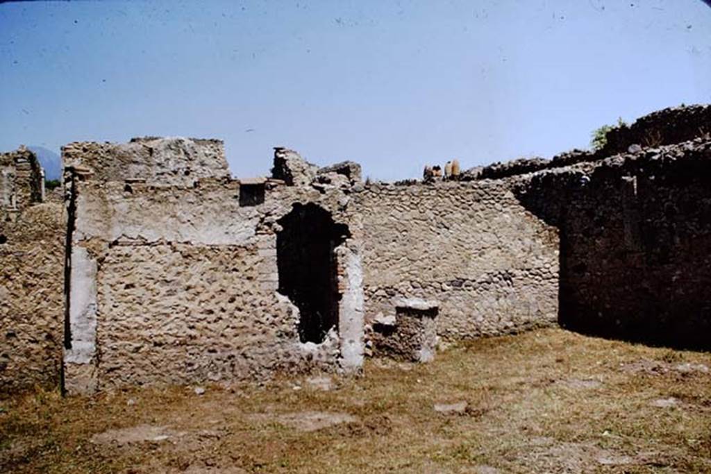 I.11.10 Pompeii. 1964. Looking towards the north wall, and altar in north-east corner of garden.   Photo by Stanley A. Jashemski.
Source: The Wilhelmina and Stanley A. Jashemski archive in the University of Maryland Library, Special Collections (See collection page) and made available under the Creative Commons Attribution-Non Commercial License v.4. See Licence and use details.
J64f1542
