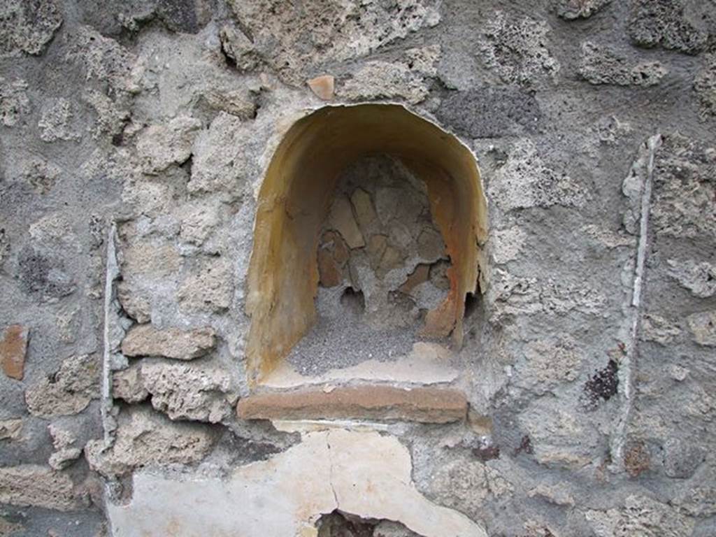 I.11.10 Pompeii. December 2006. Aedicula lararium