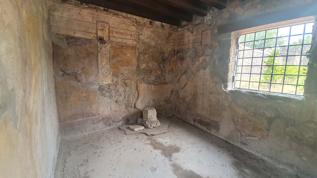 I.11.10 Pompeii. July 2021. Looking towards north wall, and east wall with window.  
Foto Annette Haug, ERC Grant 681269 DÉCOR. 
