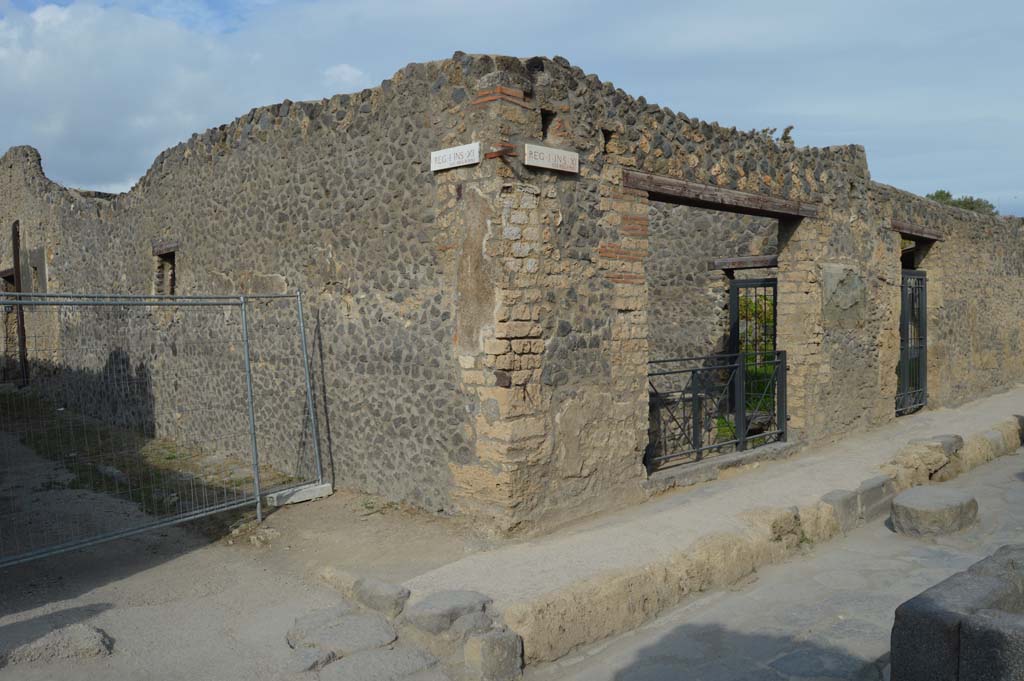 I.11.11 Pompeii, centre right. October 2017. 
Looking towards corner of junction between unnamed vicolo, on left, and Via di Castricio, on right.
Foto Taylor Lauritsen, ERC Grant 681269 DÉCOR.
