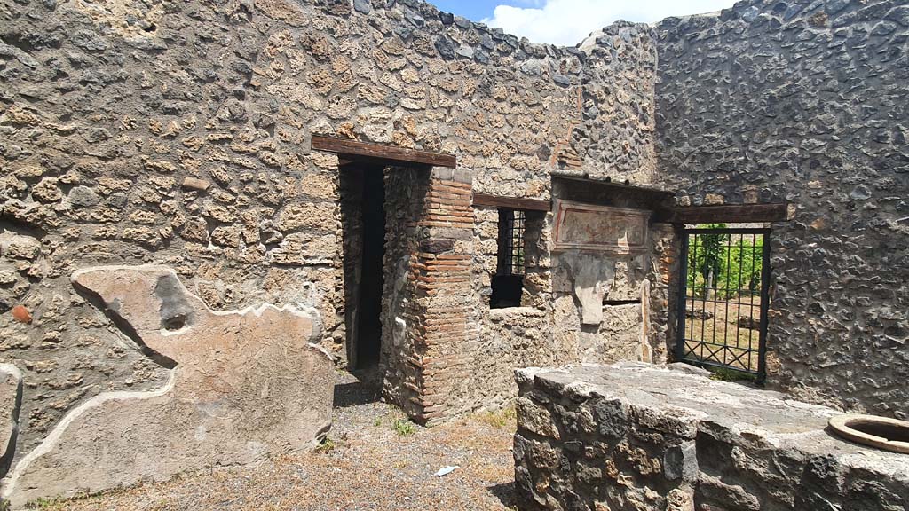 I.11.11 Pompeii. July 2021. Looking towards north wall of bar-room, from behind counter.  
Foto Annette Haug, ERC Grant 681269 DÉCOR. 
