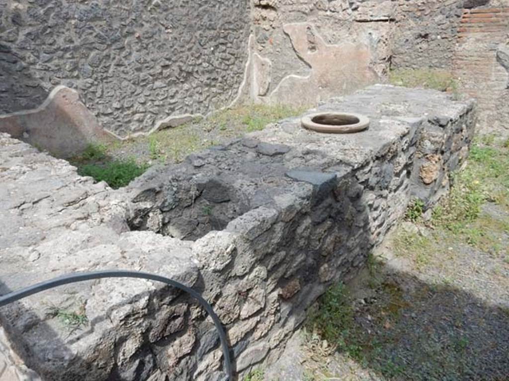 I.11.11 Pompeii. May 2017. Looking north along east side of counter in bar-room.
Photo courtesy of Buzz Ferebee.
