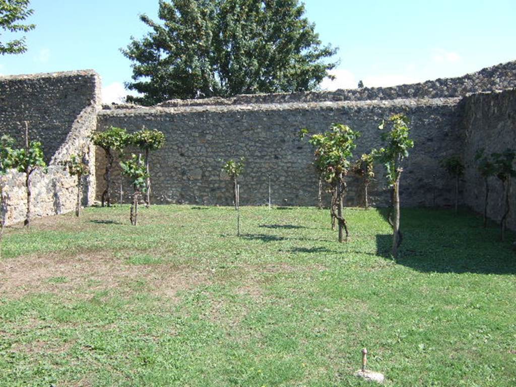 I.11.12 Pompeii.  September 2005.  Looking east across Garden.