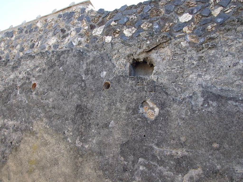 I.11.13 Pompeii. December 2006. South wall of portico area.