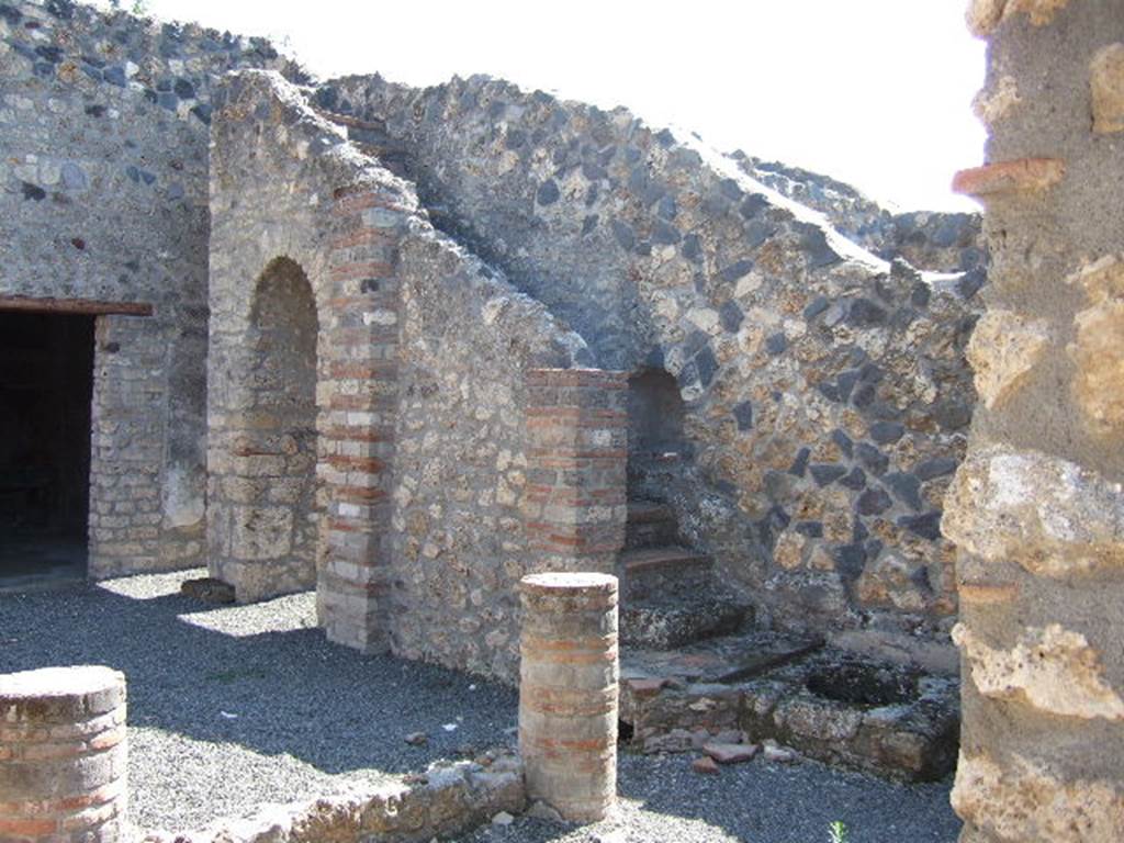 I.11.14 Pompeii. September 2005. South side of peristyle. 