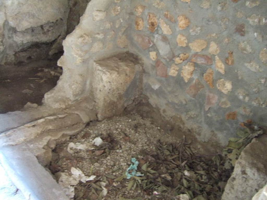 I.11.14 Pompeii. September 2005. Latrine.