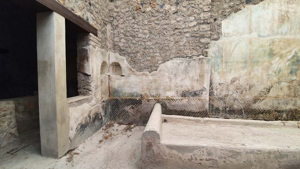 I.11.16 Pompeii. July 2021. Room 6, looking north towards north-west corner with two niches.
Foto Annette Haug, ERC Grant 681269 DÉCOR.
