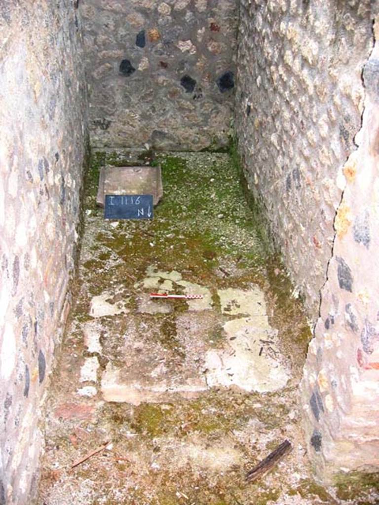 I.11.16 Pompeii. July 2006. Room 11, latrine. Photo courtesy of Barry Hobson.