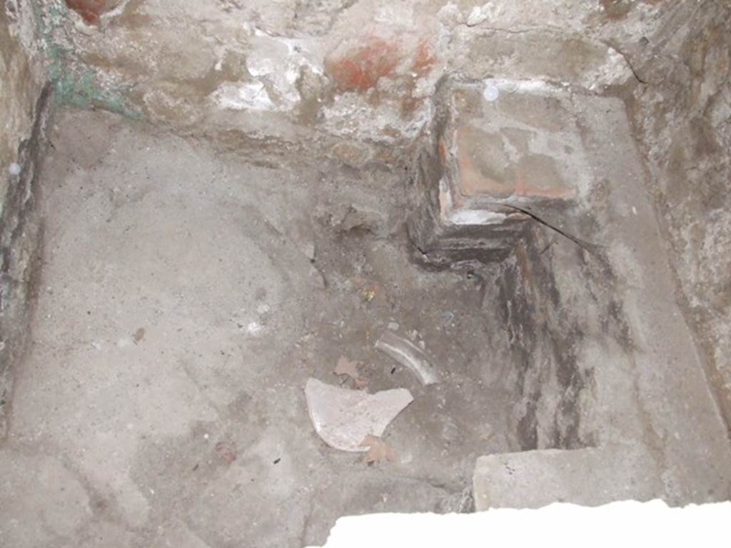 I.11.17 Pompeii. December 2007. Room 6, latrine in north end of kitchen. 