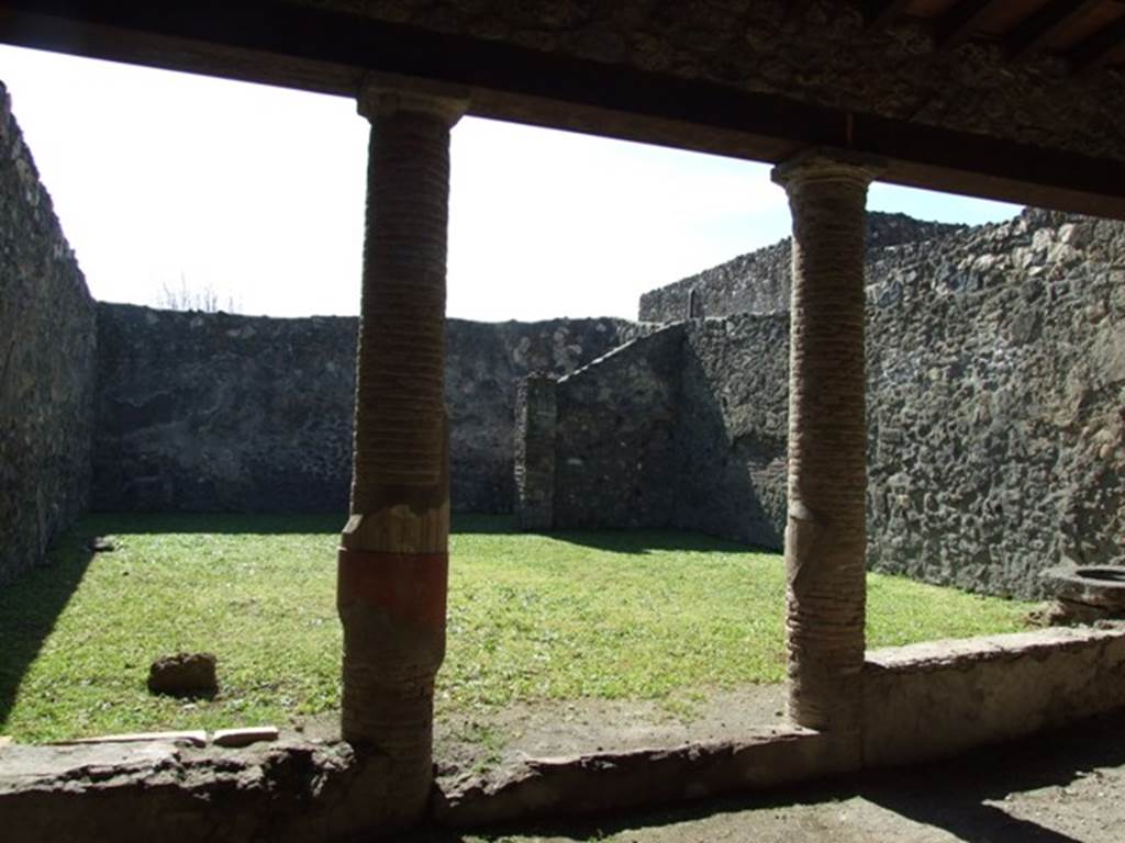 I.12.2 and I.12.1 Pompeii.  March 2009.   Room 8.  Portico.  Looking south across garden.