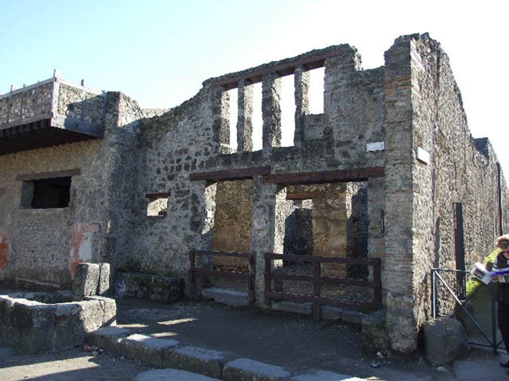 I.12.2 and I.12.1 Pompeii. December 2006. Entrances.