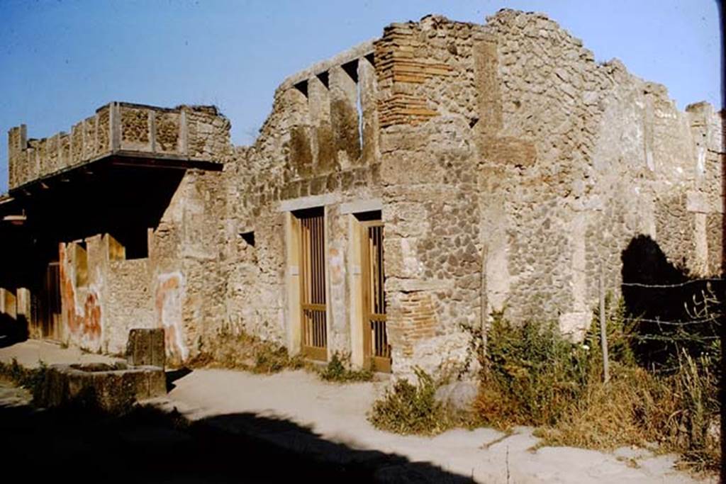 I.12.2 and I.12.1 Pompeii. 1964. Entrance doorways, looking east along Via dellAbbondanza. Photo by Stanley A. Jashemski.
Source: The Wilhelmina and Stanley A. Jashemski archive in the University of Maryland Library, Special Collections (See collection page) and made available under the Creative Commons Attribution-Non Commercial License v.4. See Licence and use details.
J64f1647
