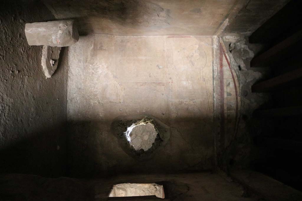 I.12.3 Pompeii. July 2021. Room 2, looking south through doorway into cubiculum.
Foto Annette Haug, ERC Grant 681269 DÉCOR
