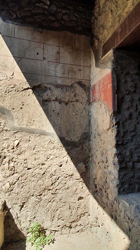 I.12.3 Pompeii. July 2021. 
West wall in north-west corner of garden area, with window in north wall.
Foto Annette Haug, ERC Grant 681269 DÉCOR
