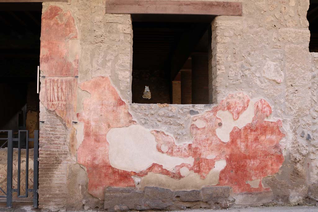 I.12.3 Pompeii. October 2017. 
Detail of remaining plaster on pilaster between doorways I.12.4 and I.12.3.
Foto Taylor Lauritsen, ERC Grant 681269 DÉCOR.
